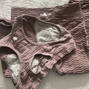 Boot by Brabants leggings and sports bra